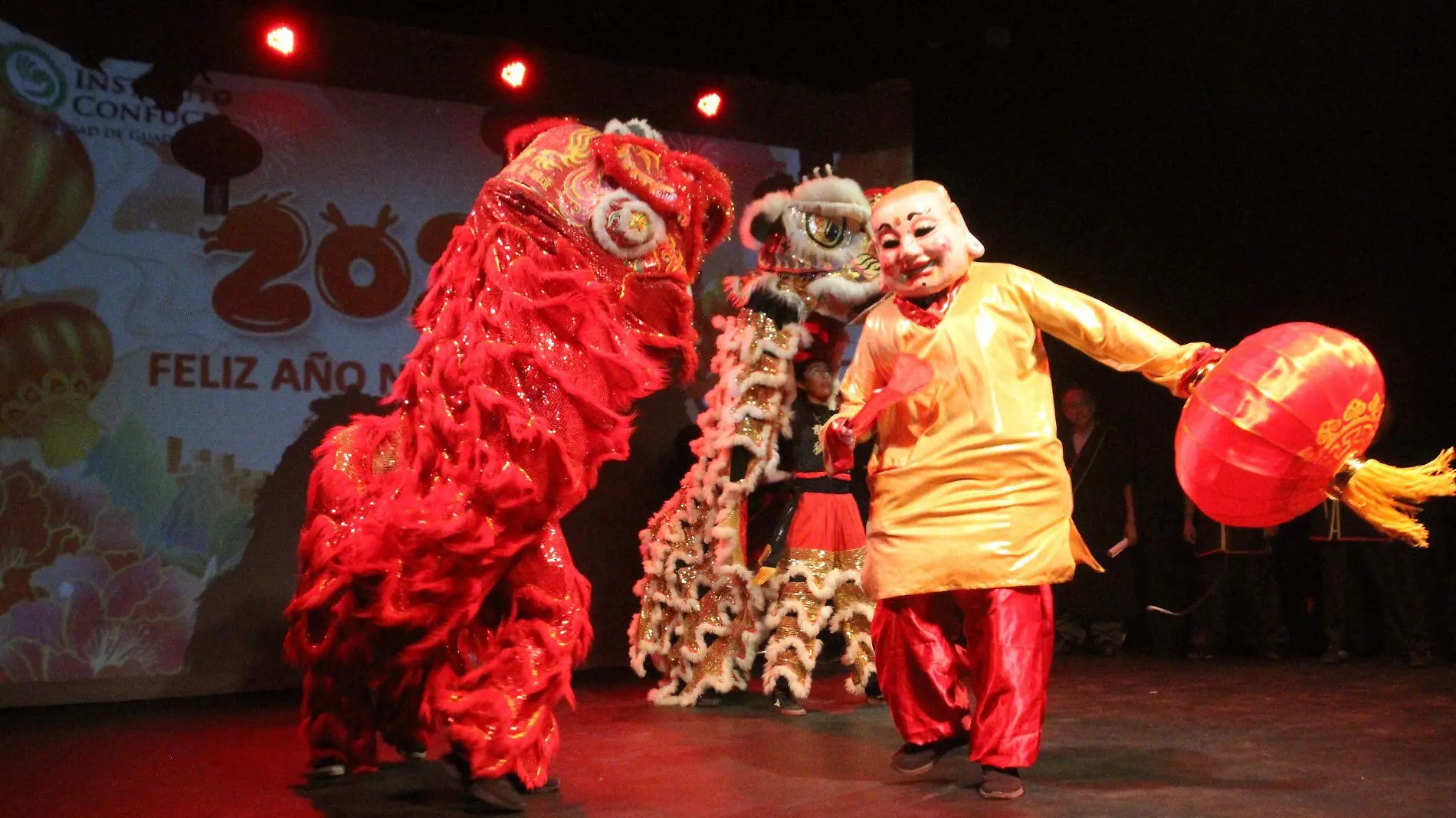 Festejo por la llegada del Año Chino del Dragón de Madera